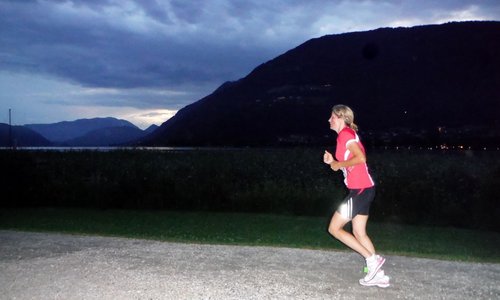 Ossiacher See Nachthalbmarathon - a half marathon runner in Ossiach, Austria (Copyright © 2014 Hendrik Böttger / Run International EU)