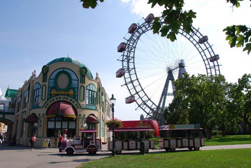 The Wurstelprater on the edge of the Prater in Vienna (Photo:   Karin Kacetl)