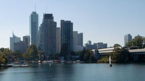 Obere Alte Donau and Vienna International Centre (Copyright © 2011 runinternational.eu)