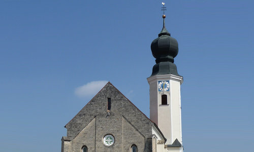 Expositurkirche St. Michael, Egglfing am Inn, Bad Füssing, Germany (Author: Konrad Lackerbeck / commons.wikimedia.org / Public Domain / Photo modified by runinternational.eu)